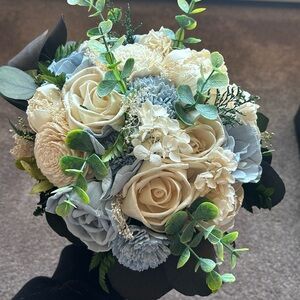 ONE Dusty blue fake flower bouquet